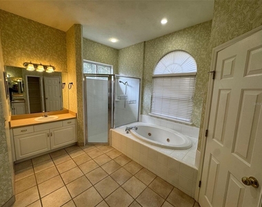 4404 Sw 91st Drive - Photo Thumbnail 7