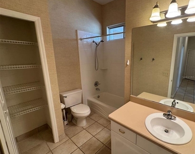 4404 Sw 91st Drive - Photo Thumbnail 10