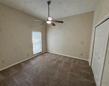 4404 Sw 91st Drive - Photo Thumbnail 12