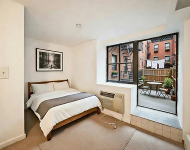 York Avenue/75th Street - Photo Thumbnail 3