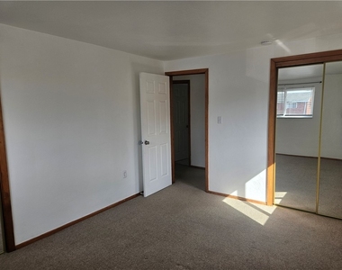 812 Westbury Rd - Photo Thumbnail 19