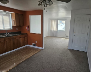 812 Westbury Rd - Photo Thumbnail 9