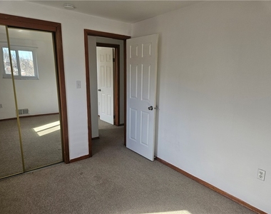 812 Westbury Rd - Photo Thumbnail 15