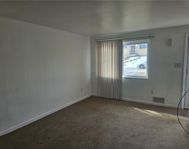 812 Westbury Rd - Photo Thumbnail 5