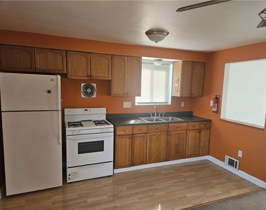 812 Westbury Rd - Photo Thumbnail 10