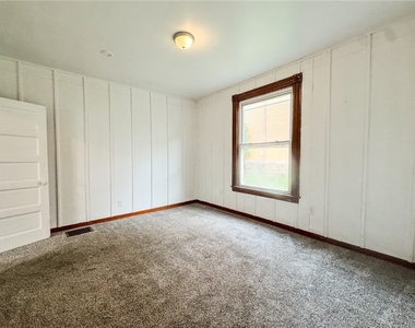 604 Center Ave - Photo Thumbnail 12