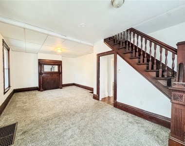 604 Center Ave - Photo Thumbnail 3