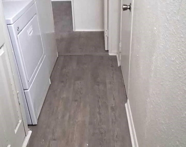 1121 Pawnee Lane - Photo Thumbnail 12