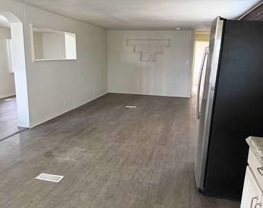 1121 Pawnee Lane - Photo Thumbnail 17