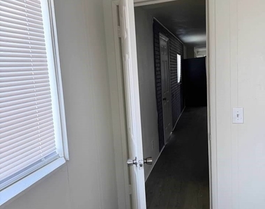 1121 Pawnee Lane - Photo Thumbnail 11