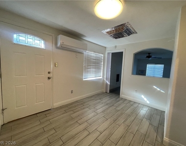 405 S 15th Street - Photo Thumbnail 1
