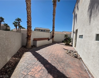 8829 Cornwall Glen Avenue - Photo Thumbnail 9
