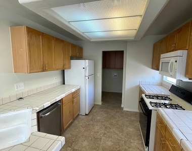 8829 Cornwall Glen Avenue - Photo Thumbnail 18