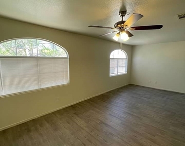 8829 Cornwall Glen Avenue - Photo Thumbnail 25