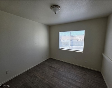8829 Cornwall Glen Avenue - Photo Thumbnail 32