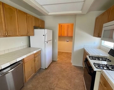 8829 Cornwall Glen Avenue - Photo Thumbnail 13