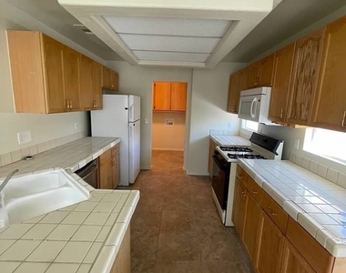 8829 Cornwall Glen Avenue - Photo Thumbnail 12