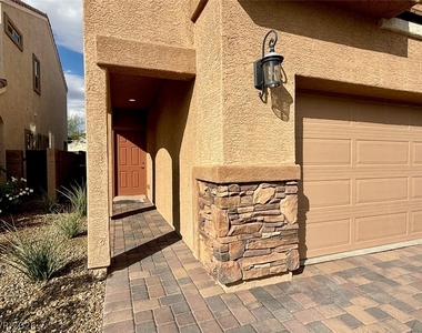 389 Wilford Springs Street - Photo Thumbnail 4