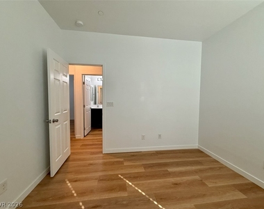 389 Wilford Springs Street - Photo Thumbnail 54