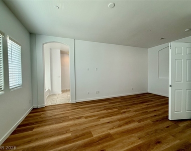 389 Wilford Springs Street - Photo Thumbnail 34