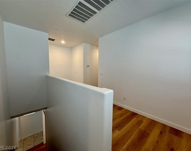 389 Wilford Springs Street - Photo Thumbnail 42