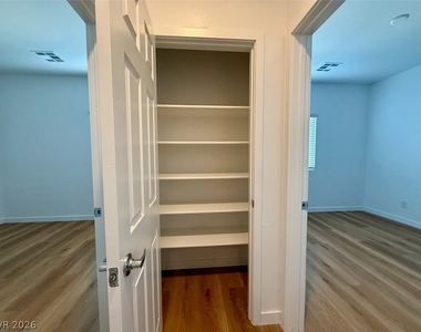 389 Wilford Springs Street - Photo Thumbnail 46