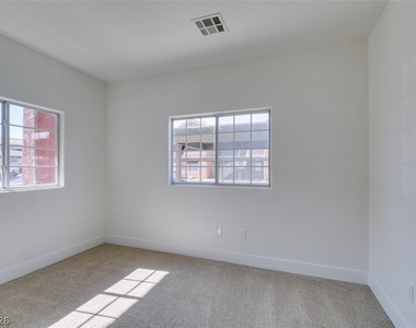 4730 E Craig Road - Photo Thumbnail 15