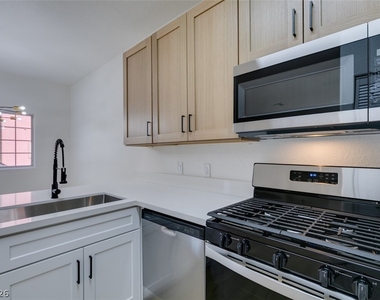 4730 E Craig Road - Photo Thumbnail 12