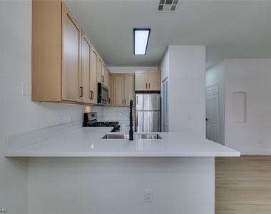 4730 E Craig Road - Photo Thumbnail 11