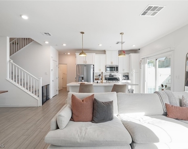 219 Cordelia Cove Avenue - Photo Thumbnail 4