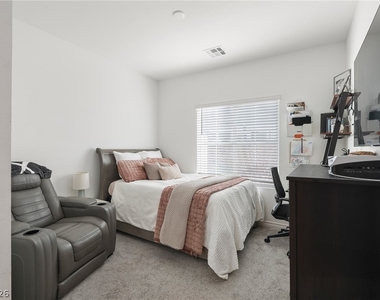 219 Cordelia Cove Avenue - Photo Thumbnail 8