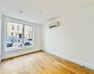 224 North 7th Street - Photo Thumbnail 3