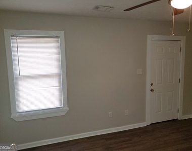 114 W Mary Street - Photo Thumbnail 3