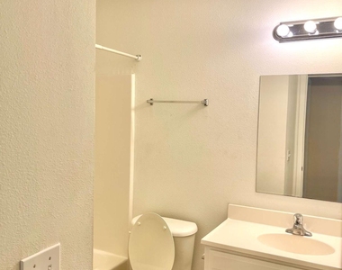 409 Lawnwood Court - Photo Thumbnail 10