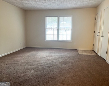 280 Chase Drive - Photo Thumbnail 4