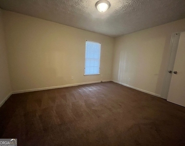280 Chase Drive - Photo Thumbnail 5