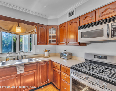 608 Brielle Avenue - Photo Thumbnail 12