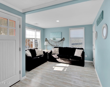 222 Hiering Avenue - Photo Thumbnail 4