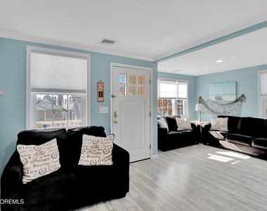 222 Hiering Avenue - Photo Thumbnail 3
