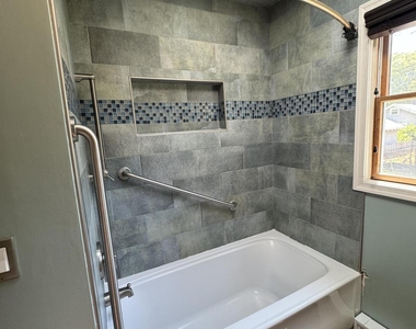 282 Lawrence Avenue - Photo Thumbnail 8