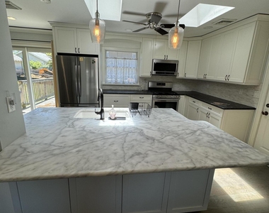 282 Lawrence Avenue - Photo Thumbnail 4