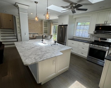 282 Lawrence Avenue - Photo Thumbnail 5