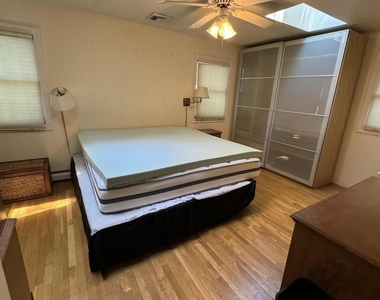 282 Lawrence Avenue - Photo Thumbnail 13