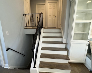 282 Lawrence Avenue - Photo Thumbnail 6