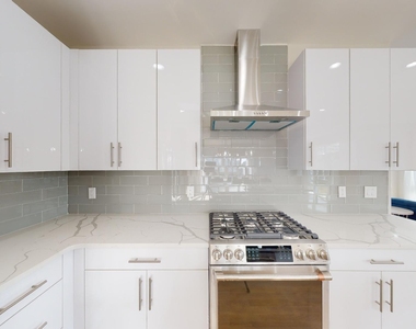 1 Howland Avenue - Photo Thumbnail 5