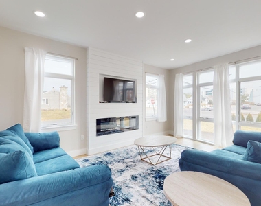 1 Howland Avenue - Photo Thumbnail 2