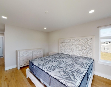 1 Howland Avenue - Photo Thumbnail 10