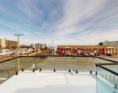 1 Howland Avenue - Photo Thumbnail 18