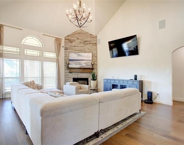 214 Heatherstone Drive - Photo Thumbnail 5