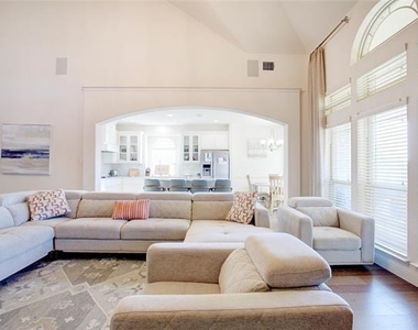 214 Heatherstone Drive - Photo Thumbnail 8